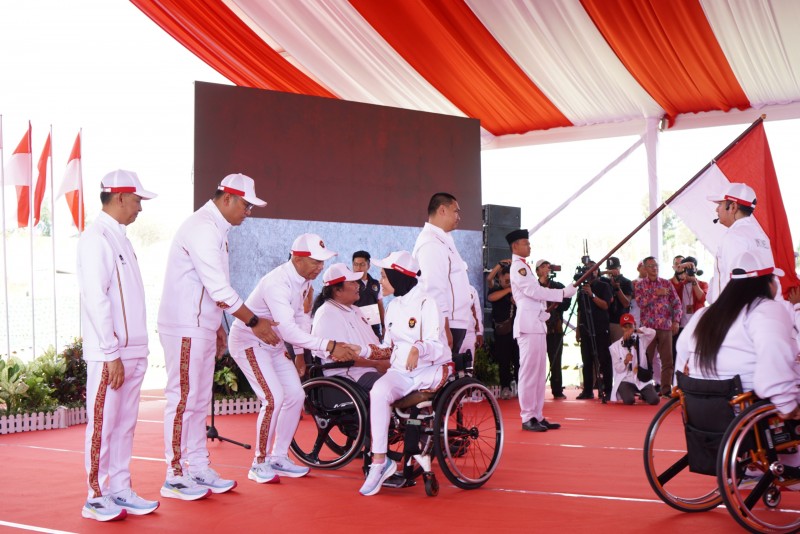 Foto Pengukuhan Rombongan NPC Indonesia untuk Paralimpiade Paris 2024 oleh JAMINTEL, Prof. Dr. Reda Manthovani Bersama Menteri Pemuda dan Olahraga RI Dito Ariotedjo di Surakarta (Sumber: Humas Kejagung RI) Foto Pengukuhan Rombongan NPC Indonesia untuk Paralimpiade Paris 2024 oleh JAMINTEL, Prof. Dr. Reda Manthovani Bersama Menteri Pemuda dan Olahraga RI Dito Ariotedjo di Surakarta (Sumber: Humas Kejagung RI)